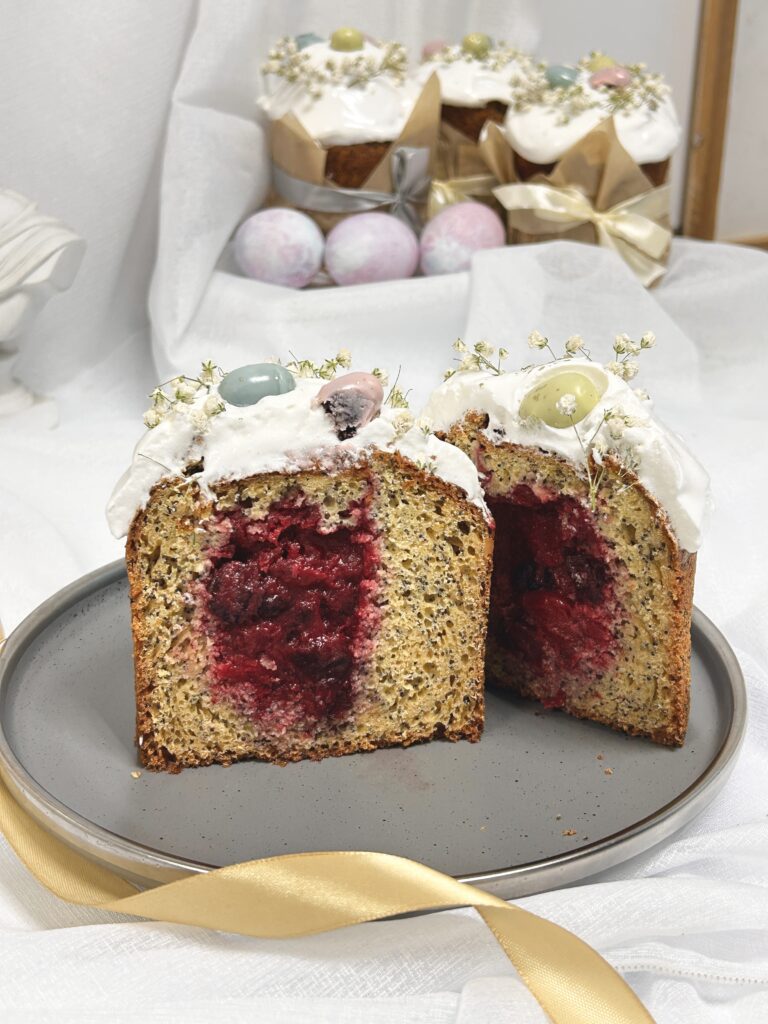 Творожный кулич с маком и малиновой начинкой