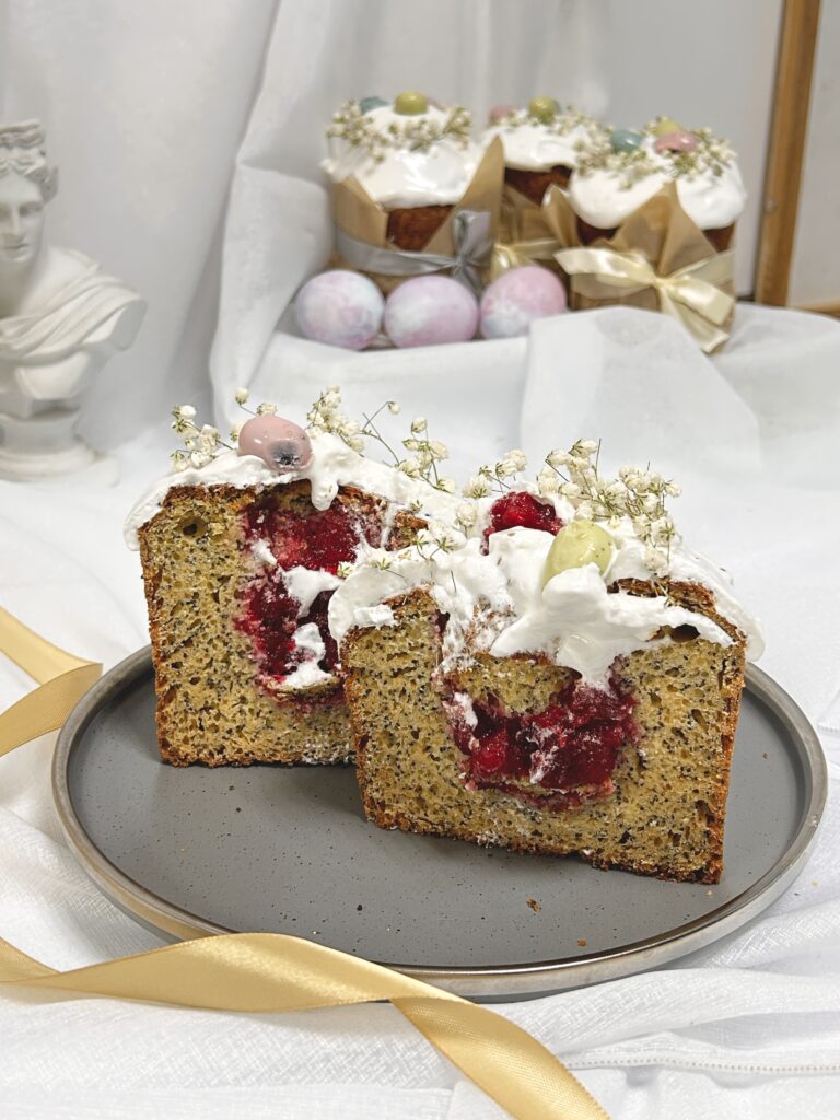 Творожный кулич с маком и вишнёвой начинкой