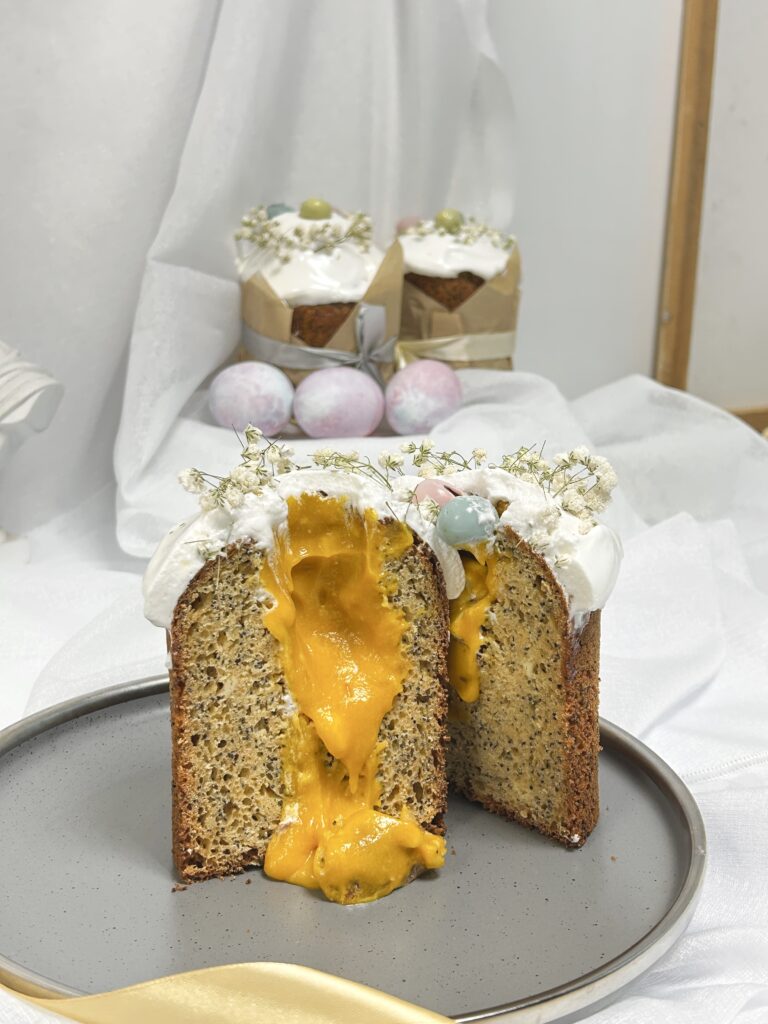 Творожный кулич с маком и начинкой манго-маракуйя